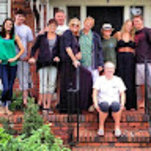 Meet your Posher, Jeanne - Picture 1 of 1